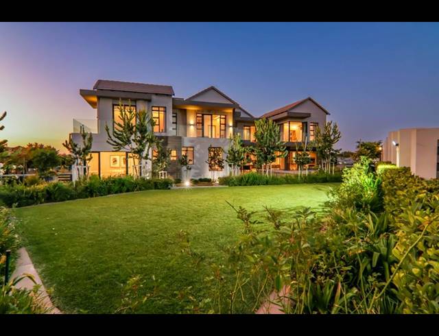 6 BEDROOM HOUSE FOR SALE IN COPPERLEAF ESTATE